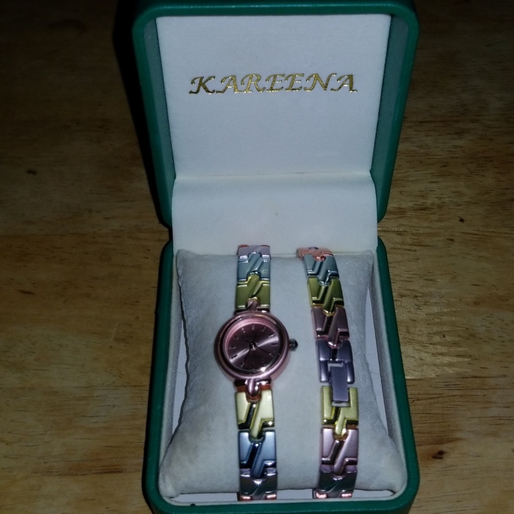 NIB KAREENA QUARTZ WATCH & BRACELET